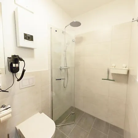 1 Sonja זנקט אנדריאסברג